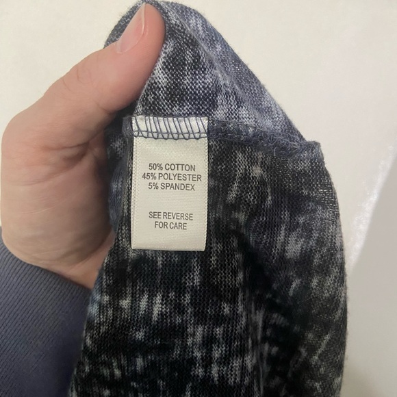 KAKTUS women's L muted blue camo print roll tab tunic with side slits EUC - Picture 6 of 7